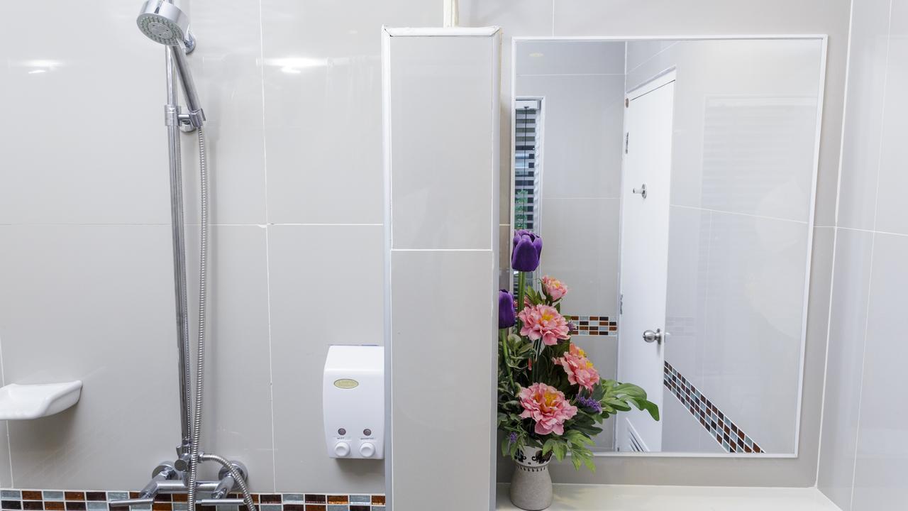 צ'אלונג Tuana Hotels Brook Pool Access מראה חיצוני תמונה