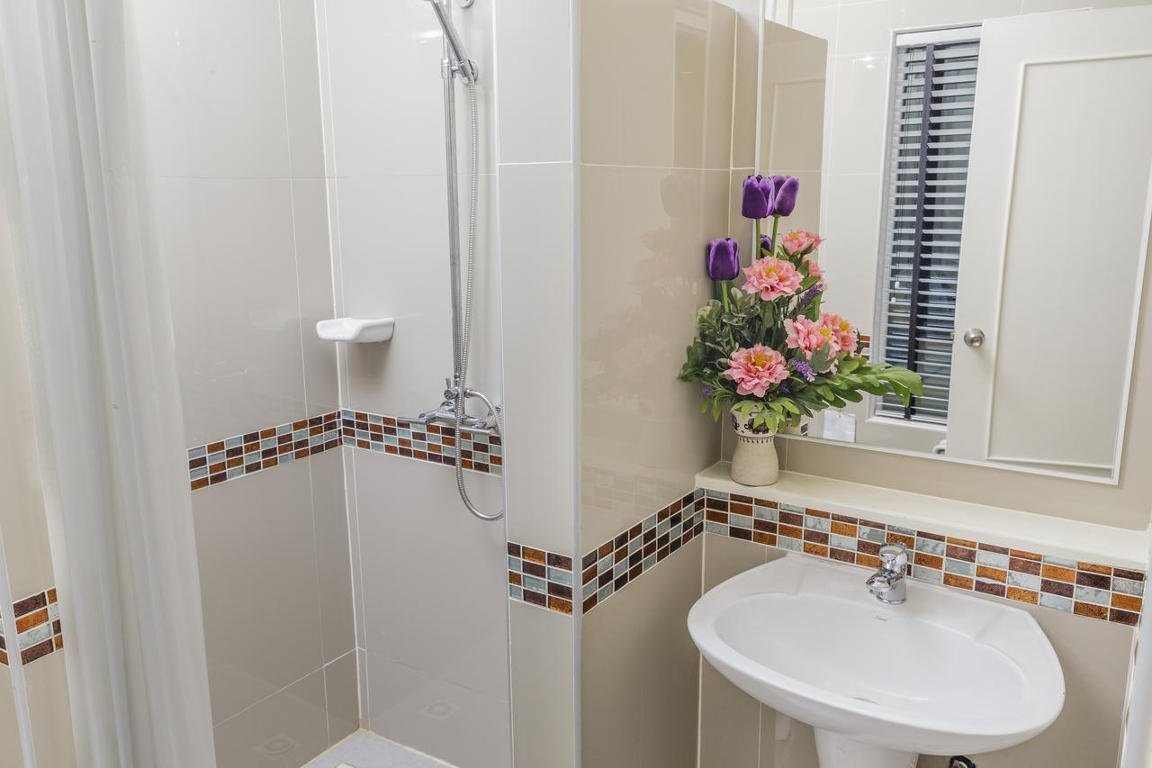 צ'אלונג Tuana Hotels Brook Pool Access מראה חיצוני תמונה