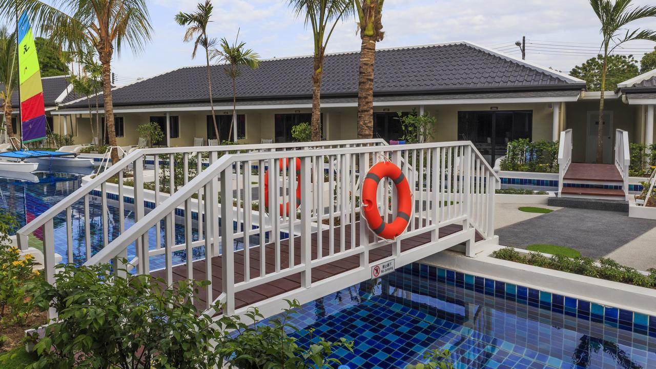 צ'אלונג Tuana Hotels Brook Pool Access מראה חיצוני תמונה