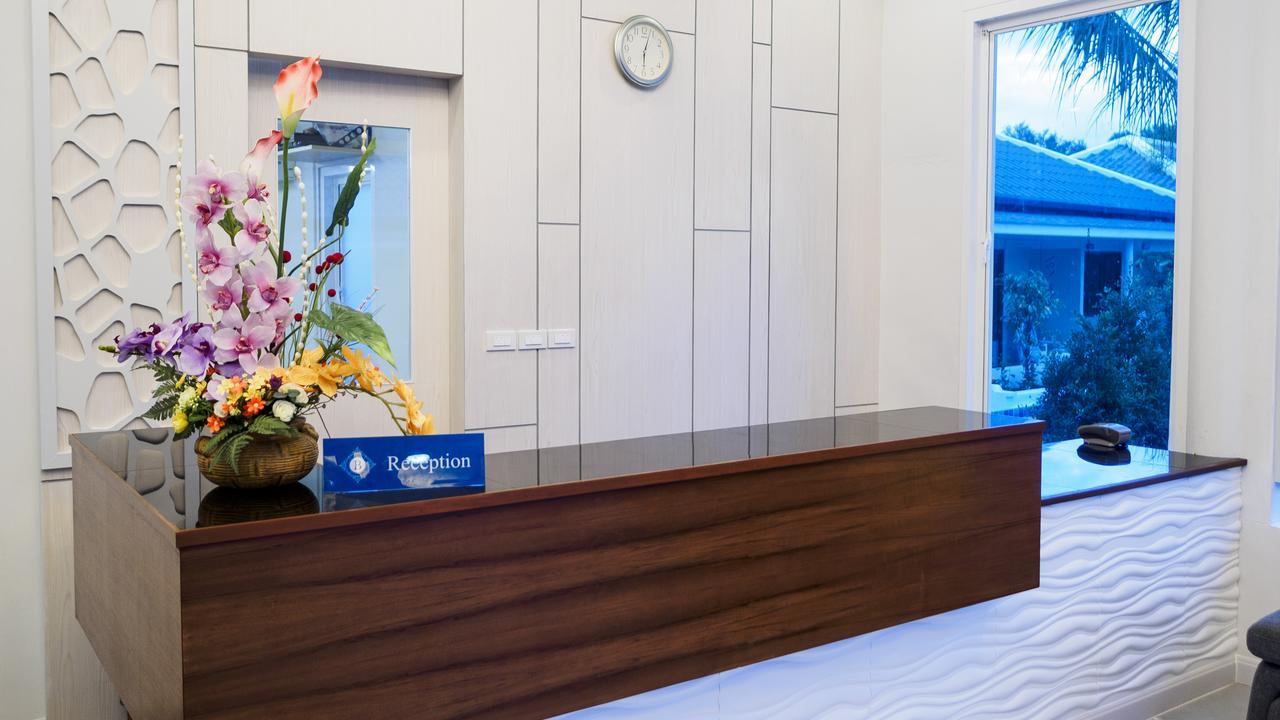 צ'אלונג Tuana Hotels Brook Pool Access מראה חיצוני תמונה